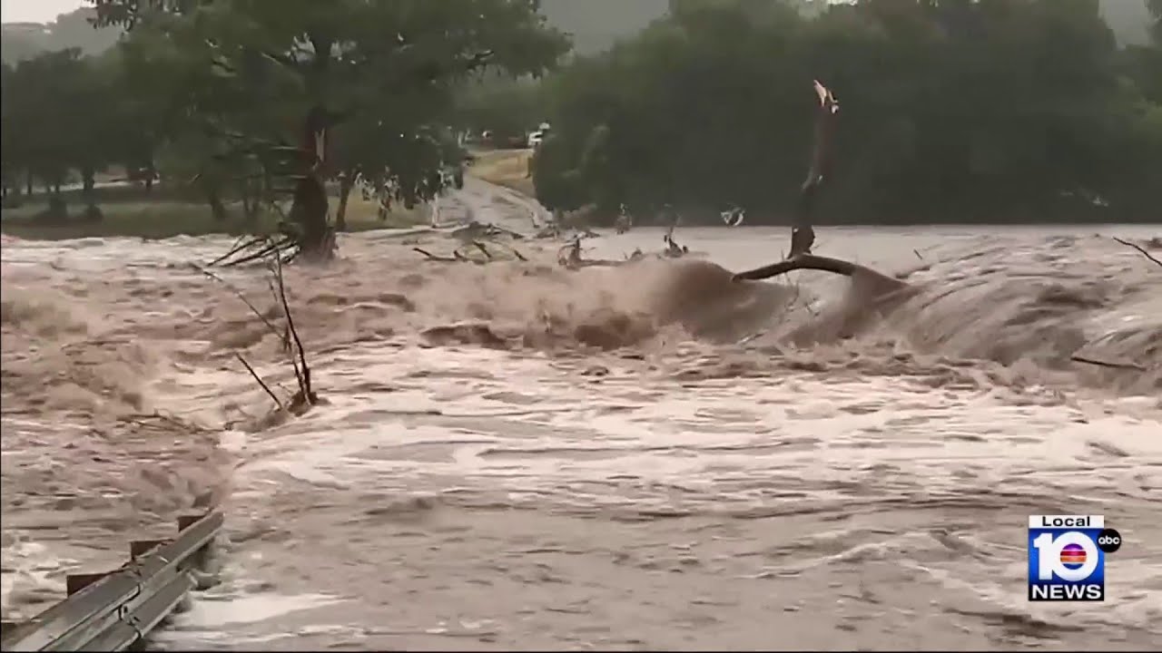 At least 32 dead in Texas floods, search on for missing people